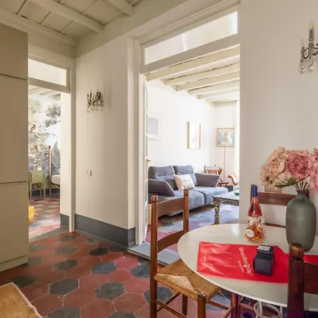 Daire Charming Design In Monti *